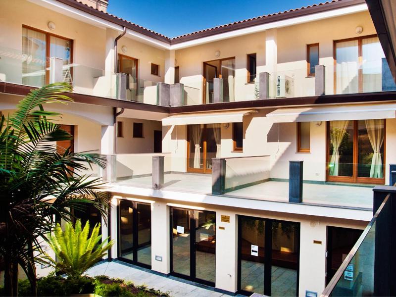 Lux Studio And Apartment Катания Экстерьер фото